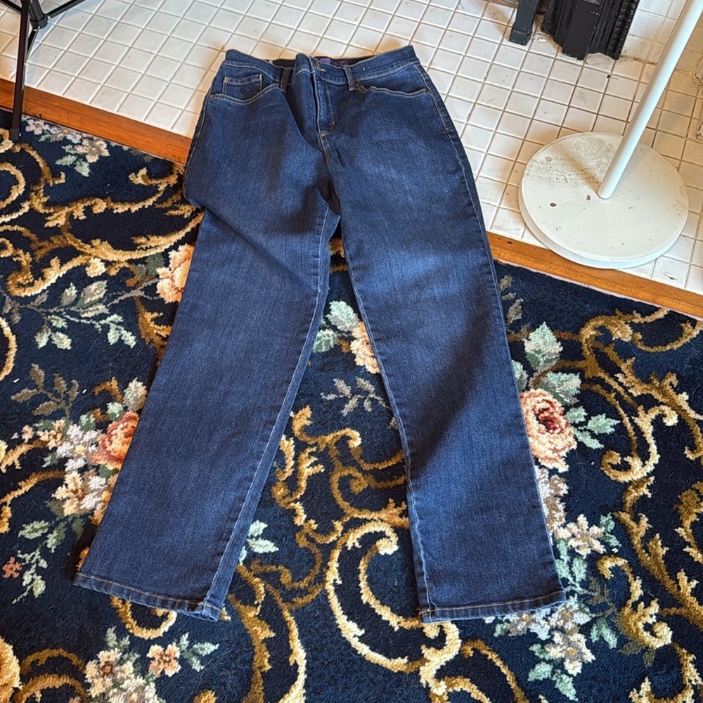 Gloria Vanderbilt Amanda jeans in size 6 short. NWT. Retail 48 - Picture 6 of 9